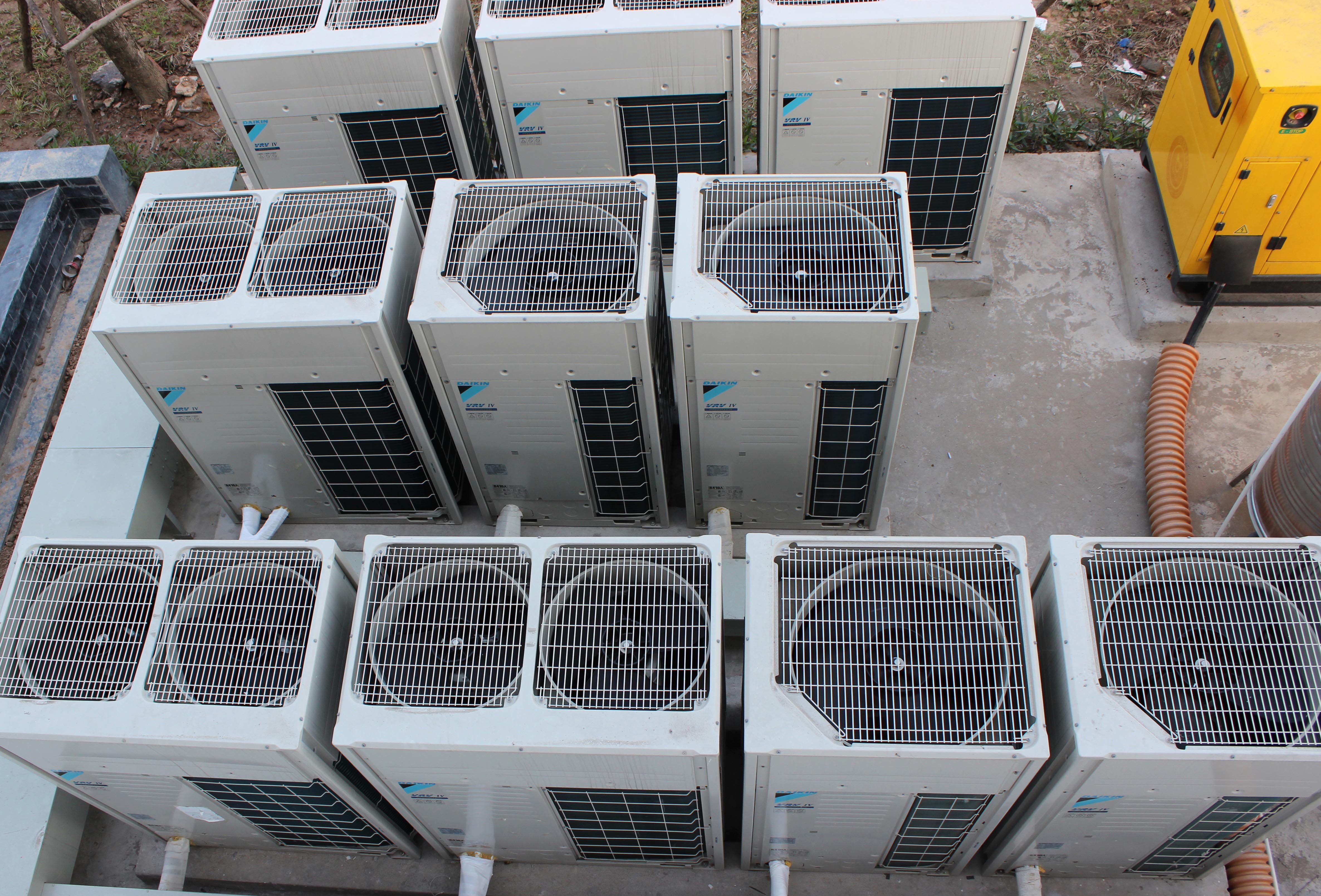 Lắp đặt giàn nóng hệ thống điều hòa không khí
