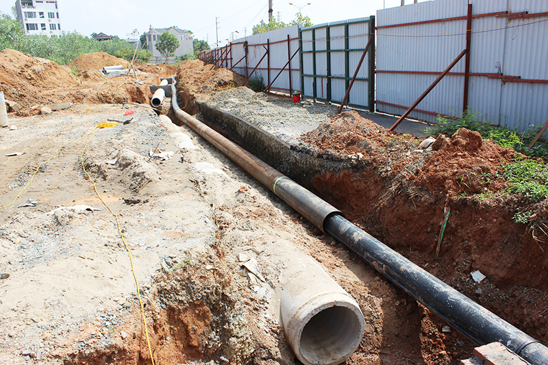 Đường ống cấp nước  và hệ thống thoát nước  toàn  dự án