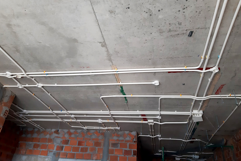 Hệ thống ống luồn dây, ống thông gió, ống đồng điều hòa trên trần