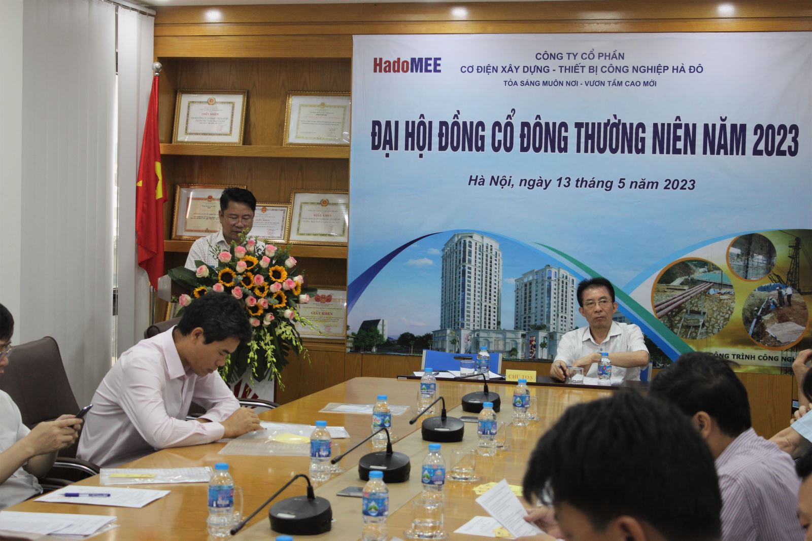 Ông Nguyễn Trọng Lộc -  Tổng Giám đốc Công ty trình bày báo cáo của Ban Điều hành