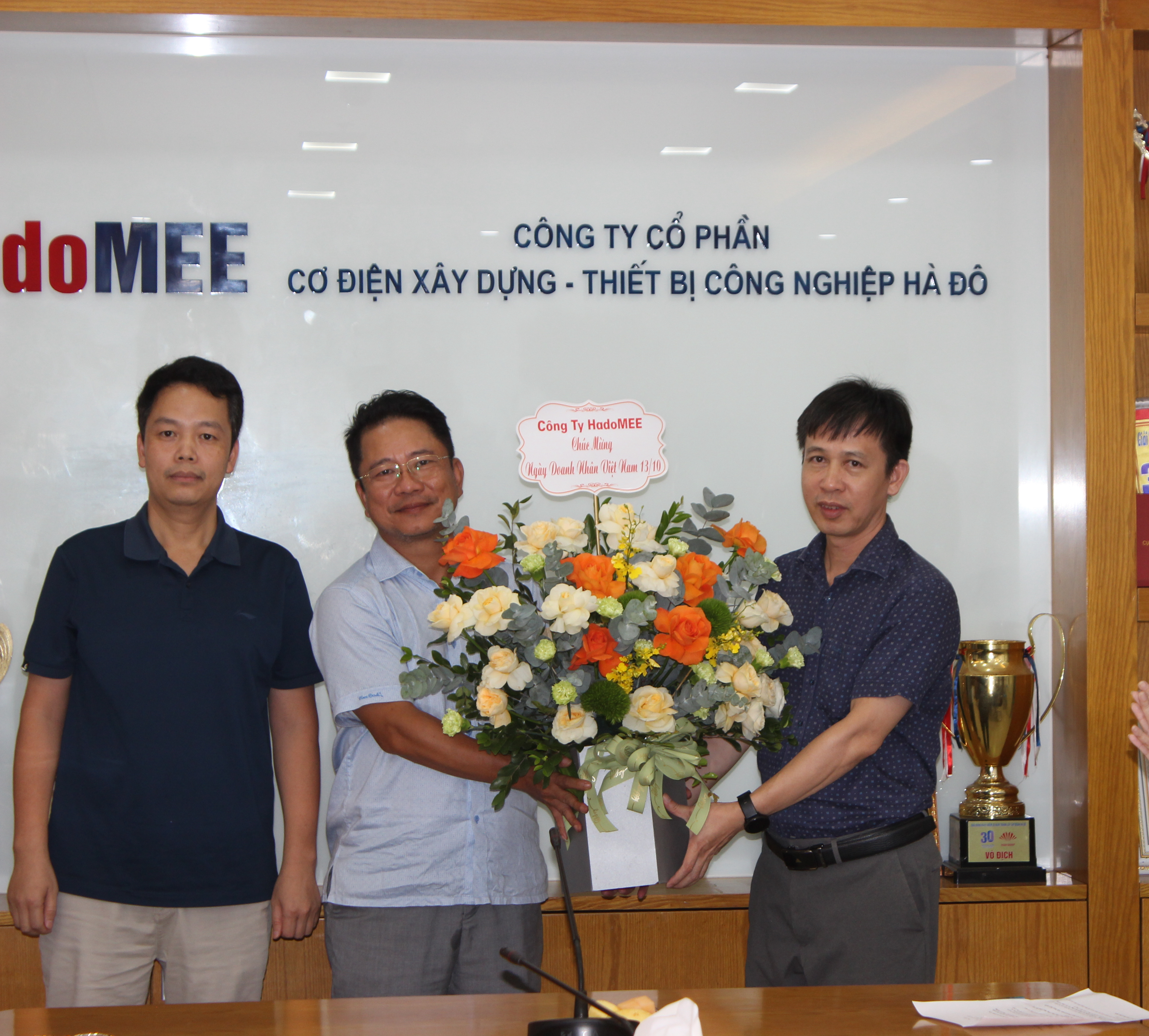 HadoMEE CHÀO MỪNG NGÀY DOANH NHÂN VIỆT NAM 13/10 – VỮNG BƯỚC TIÊN PHONG, KHÁT VỌNG VƯƠN XA